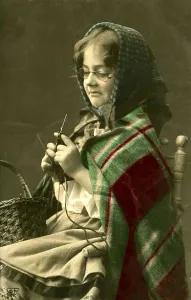 Historic photo, child is knitting, ca. 1915