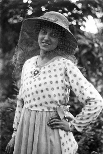 Historic photo, woman with insect protection