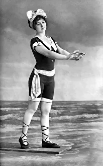 Historic photograph, beach costume, around 1905