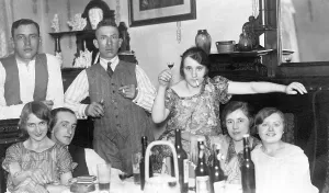 Historic photograph, cool family, around 1923