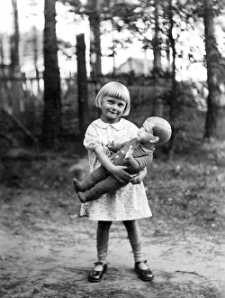 Historic photograph, girl with a doll, around 1926