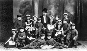 Historic photograph, midgets, around 1925