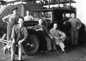 Historic photograph, motor mechanics, around 1931