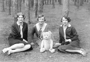 Historic photograph, outing with a teddy bear
