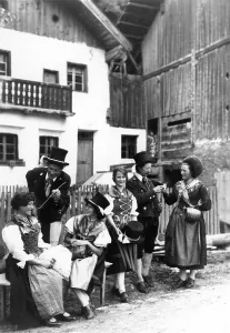 Historic photograph, people flirting in Bavaria