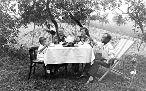 Historic photograph, picnic, around 1925