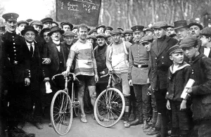 Historic photograph, racing cyclists, around 1912