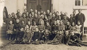 Historic photograph: school class