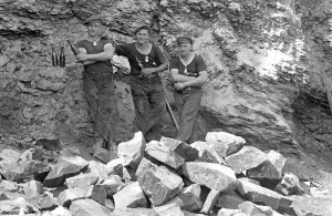 Historic photograph; workmen with beer