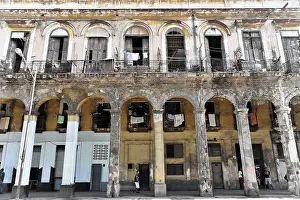 Historical, dilapidated facade in the centre of Havana