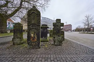 Historical gravestones, general architecture