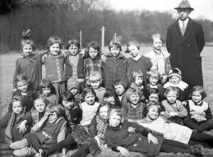 Historical photo, girls school class on a trip