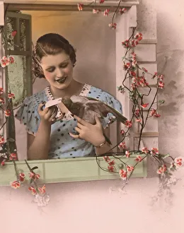 Historical photo, woman with homing pigeon