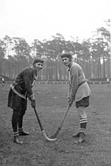 Historical photo, women's hockey, ca. 1920