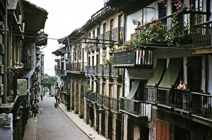 Historische Gebaeude in der Altstadt von Hondarribia oder Fuenterrabia, Baskenland, Nordspanien, 1959