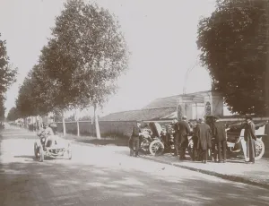 History of the automobile, spectators and participants of the Paris-Vienne race