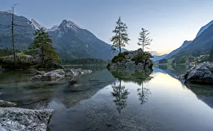 Hochkalter reflected in Hintersee