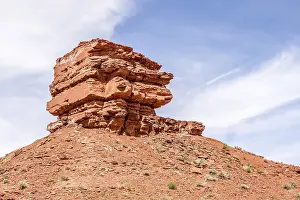 Hoodoo rock formations at utah national park mountains