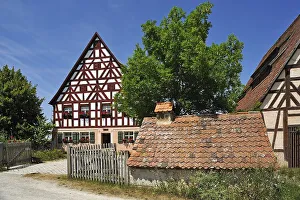 Hop farmhouse, built in 1821, a bakehouse in front