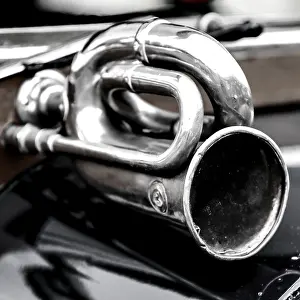 Horn-shaped horn on a vintage car, Ireland, Europe
