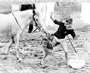 Horse tears down his skirt, England, Great Britain