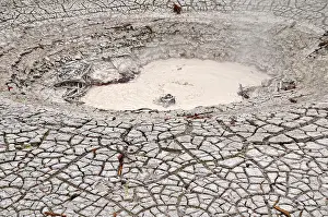 Hot mud pot, thermal area, West Thumb Geysir Basin