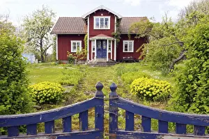 Category Scandinavia Prints: House on Lake Vaenern, Mariestad, Sweden, Europe