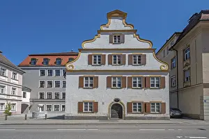 Category Historic EN Prints: House with volute gable and fountain at the tax office on SalzstraBe