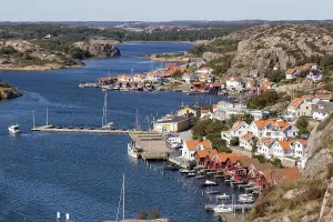 Category Scandinavia Prints: Houses, guest harbor, Fjaellbacka