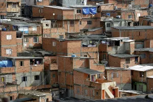 Houses of rough bricks, Favela