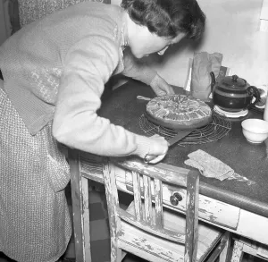 Housework, Woman baking cakes, ca