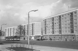 Housing construction, Erste Plattenbauten