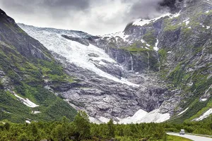 Huge glacier slides down the pass into the valley