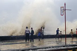 Huge waves coming in monsoon, bombay mumbai