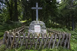 Category Mountain Landscapes Prints: Hunter's monument on the path from Eibleck to Spielberg