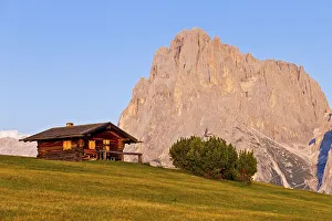 Hut on an alpine pasture, Seiser Alm with Sassolungo Mountain