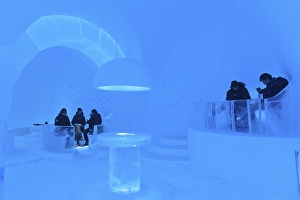 Ice art, people sitting in the Icebar