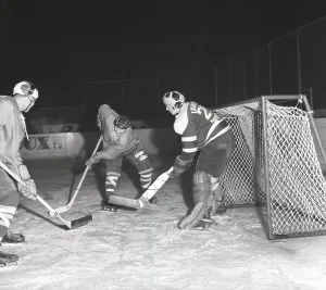 Ice hockey in the 1950s. A goalkeeper and two players on the ice hockey rink. 1959. Kristoffersson ref CL20-2