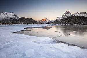 Ice on the shore of the fjord, Flakstadpollen