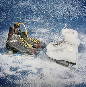 Ice skates of the 1960s. One pair of skates foer men and one for women. Ref DV23