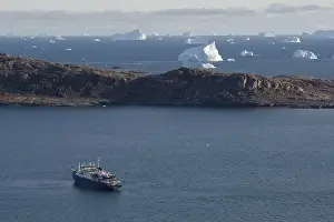 Category Mountain Landscapes Prints: Icebergs at Sydkap, Inner Scoresby Sound