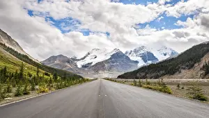Icefield Parkway road, view of glacier and mountains Boundary Peak