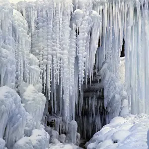 Icicles, ice structures, snow