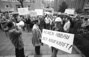 IG Metall warning strike in dispute over pay scale on 17