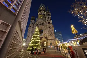 Illuminated Christmas tree in front of the Kaiser Wilhelm Memorial Church