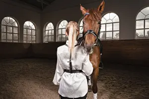 Image of a blonde woman in the form of a rider from the back