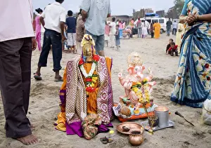 Category Historic EN Prints: Immersion ceremony lord ganesh elephant headed god Gauri Mahim beach