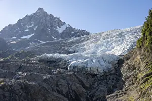 Impressive mountain landscape with glacier