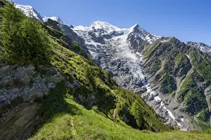 Impressive mountain landscape with glacier