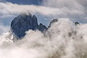 Category Mountain Landscapes Prints: Impressive snow-covered mountain peak